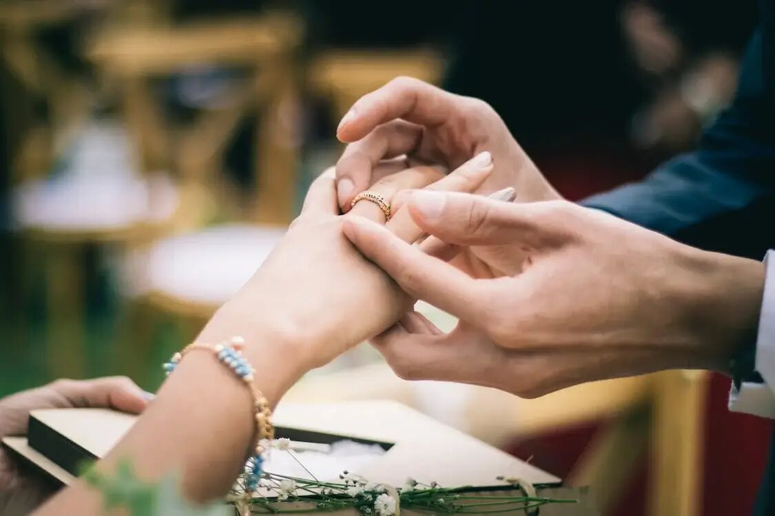 Premium Photo | Gold ring on the ring finger of a woman, the concept of  engagement or marriage.